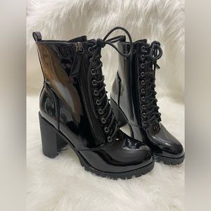 New size 7.5 womens booties